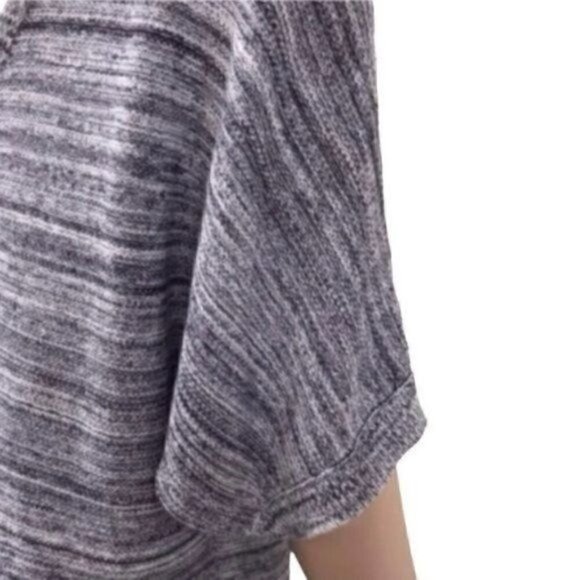 ANN Taylor Loft Gray three-quarter length sleeve shirt top V-back NWT Size Small - Picture 5 of 7